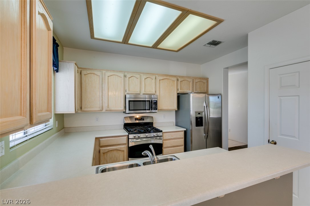 Photo 9 of 19, 512 Dart Brook Place