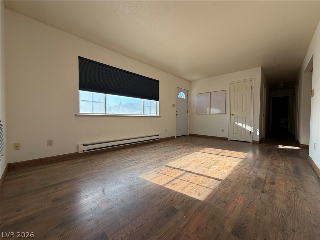 Photo 3 of 915 E. 16th Street