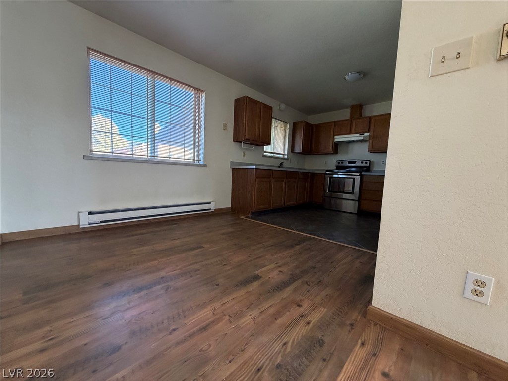 Photo 4 of 915 E. 16th Street