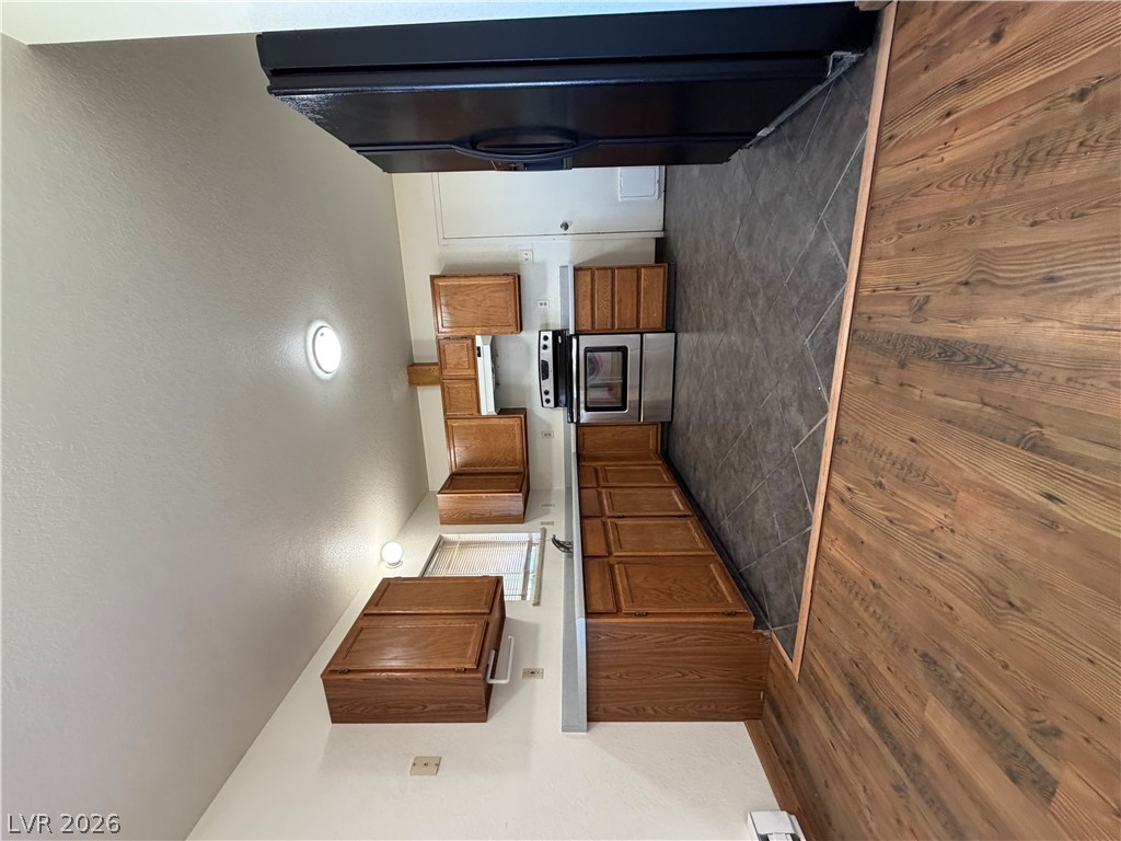 Photo 5 of 915 E. 16th Street