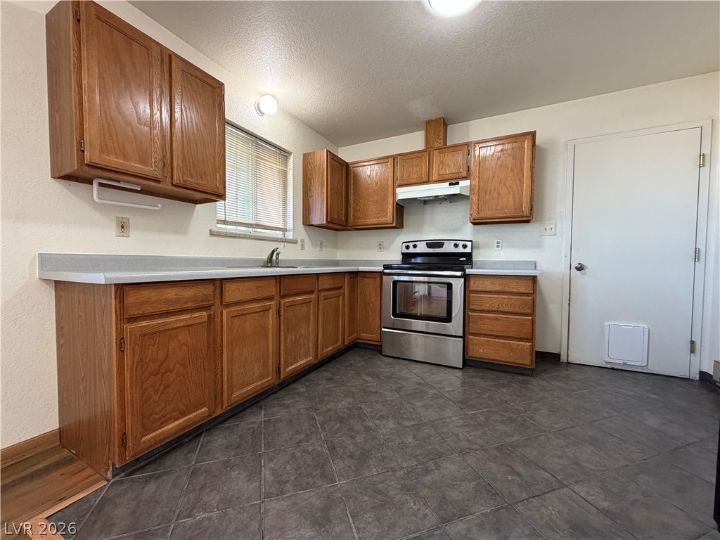 Photo 6 of 19, 915 E. 16th Street