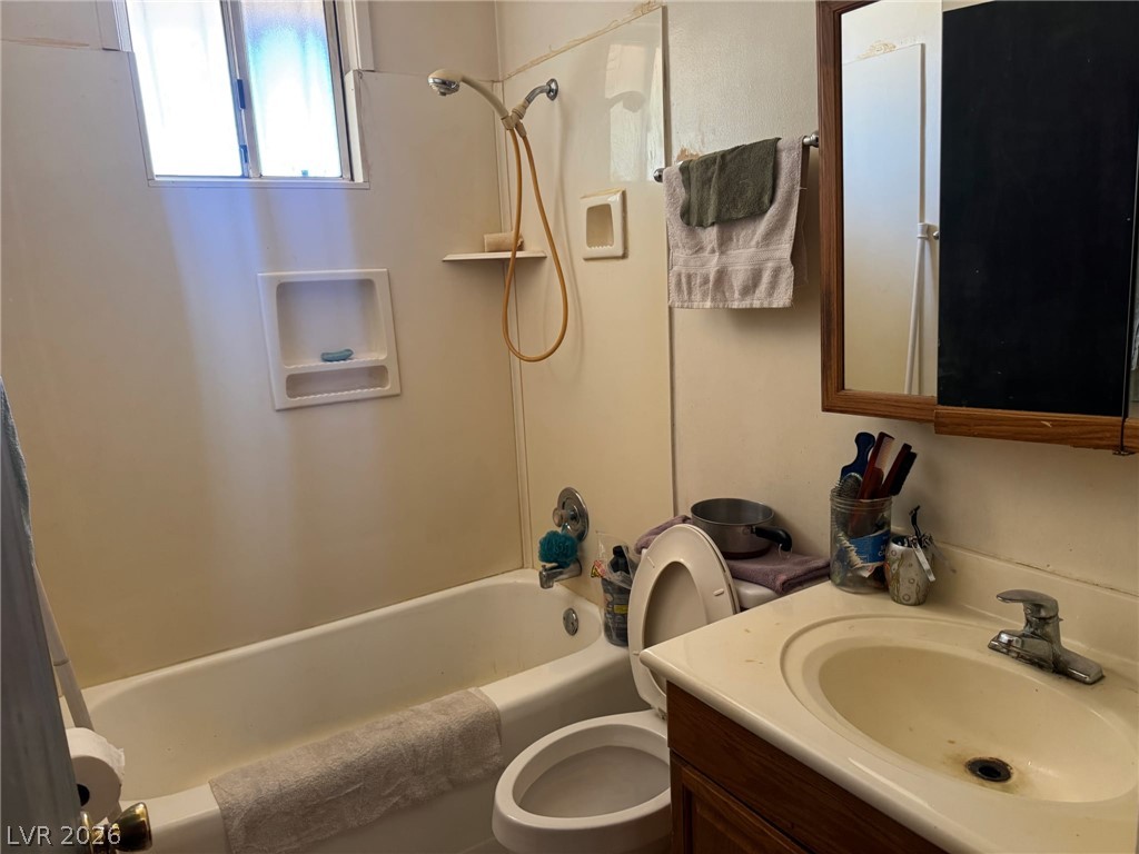 Photo 9 of 19, 1821 Canosa Avenue