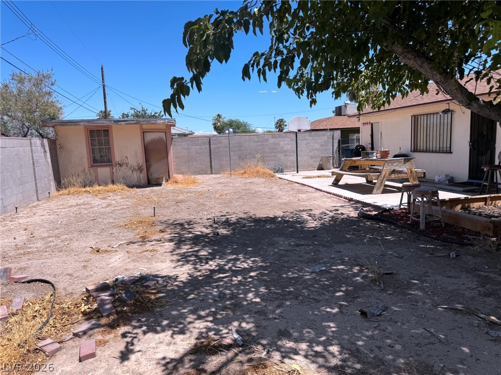 Photo 15 of 19, 1821 Canosa Avenue