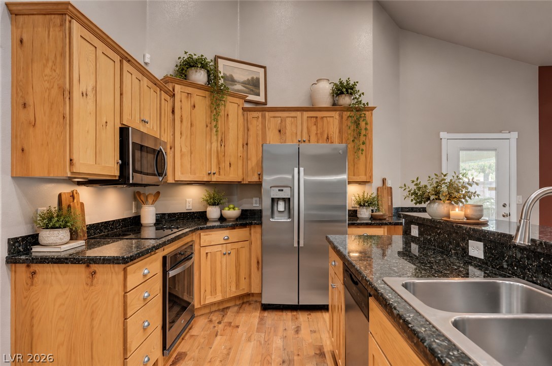 Photo 6 of 33, 1121 Bunnell Avenue