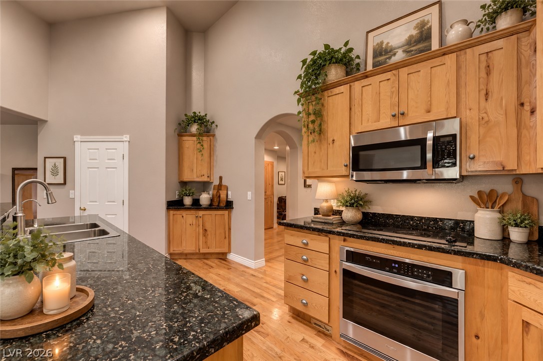 Photo 9 of 33, 1121 Bunnell Avenue
