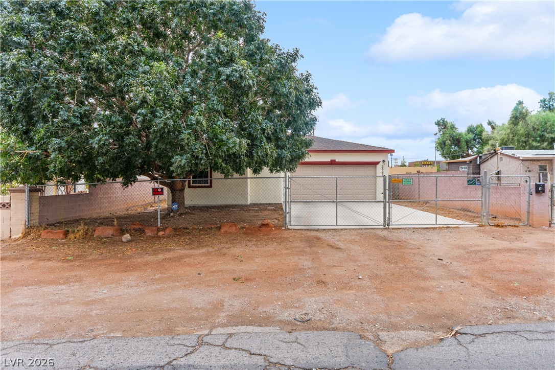 Photo 2 of 2522 Sunrise Street