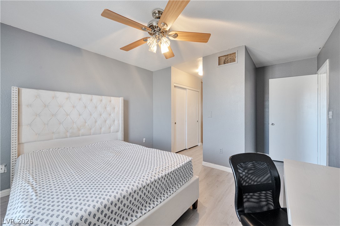 Photo 15 of 23, 8070 W Russell Road #1090