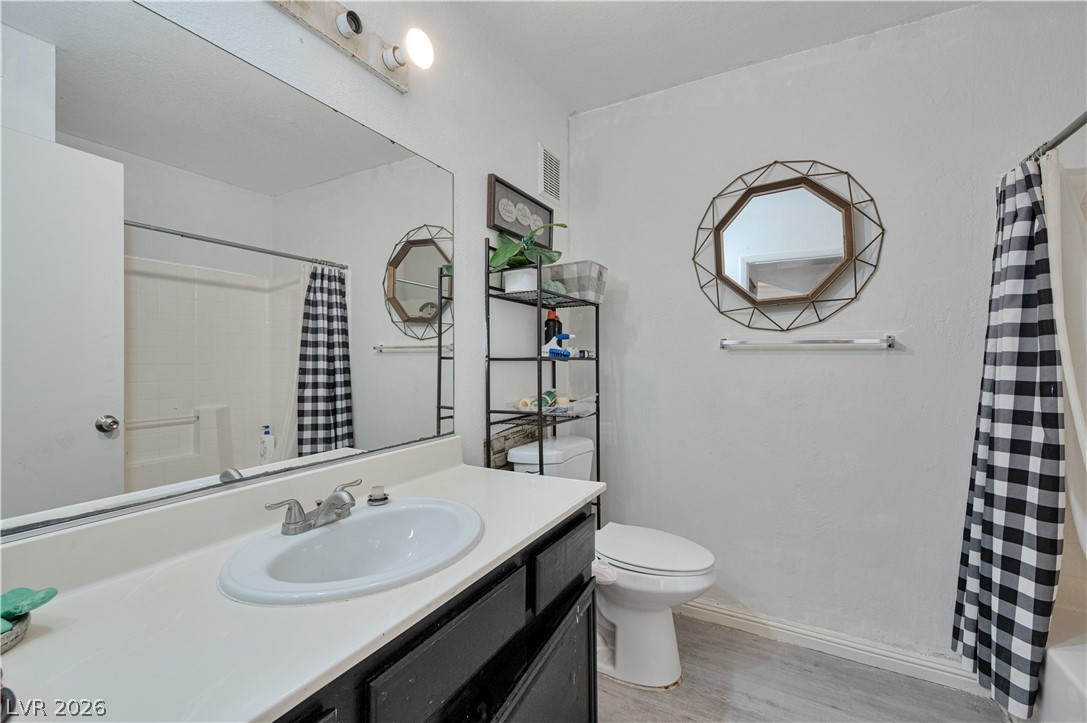 Photo 18 of 23, 8070 W Russell Road #1090