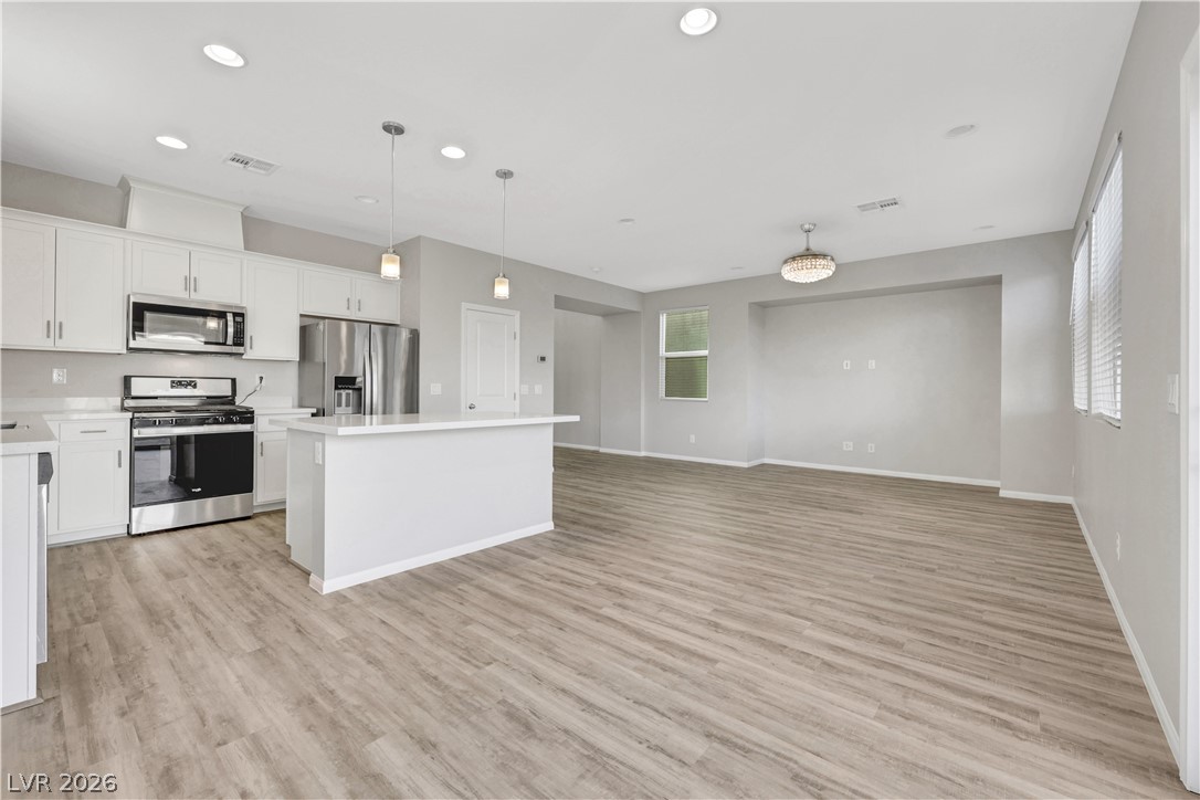 Photo 7 of 39, 6602 Evander Street