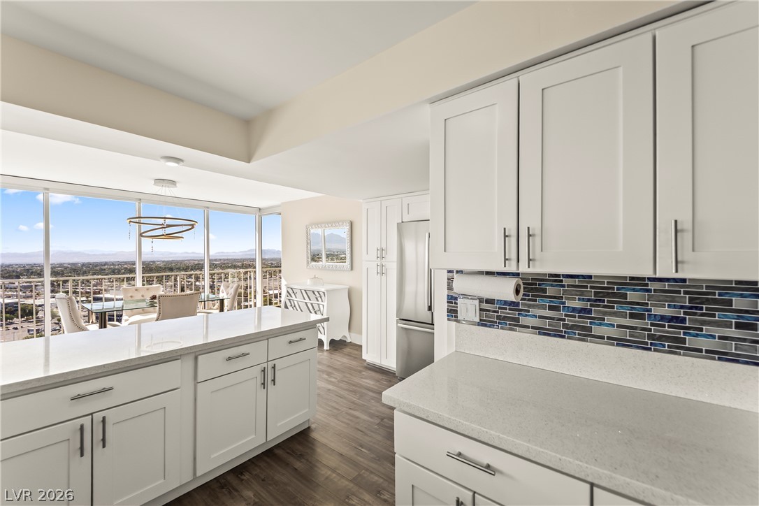 Photo 6 of 62, 3111 Bel Air Drive #21F