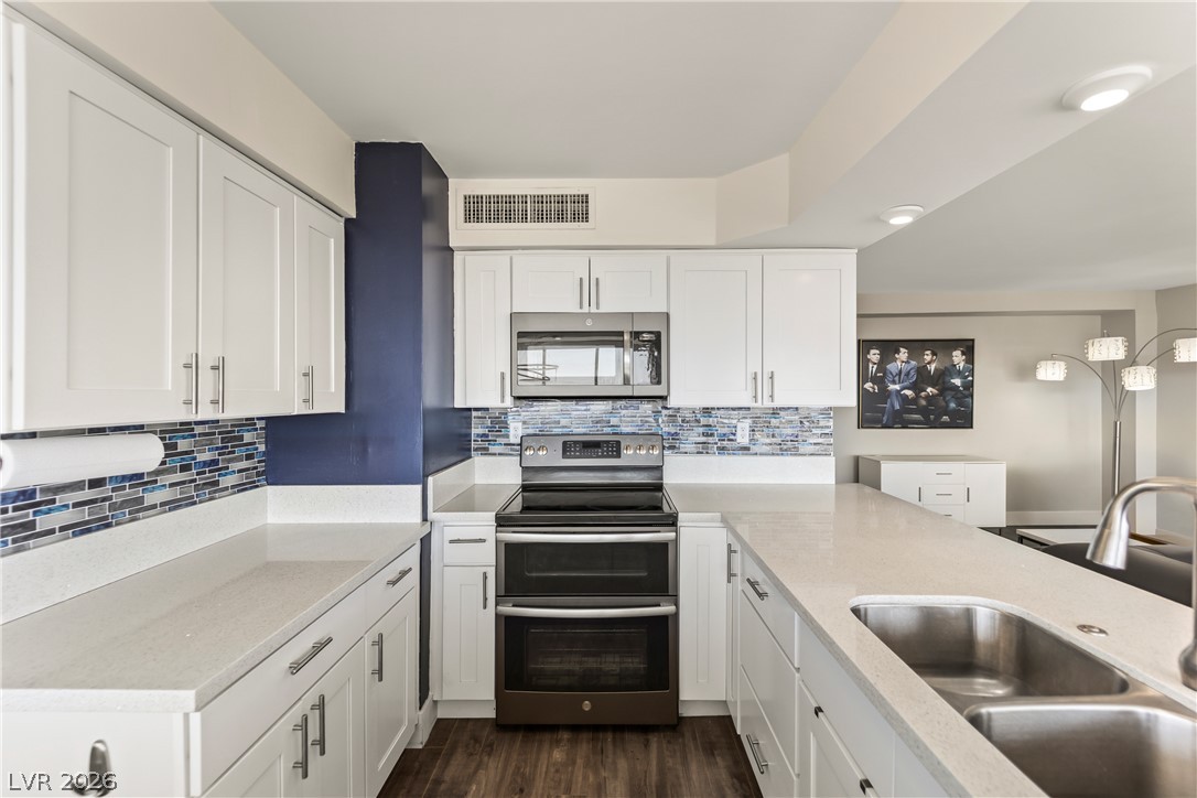 Photo 7 of 62, 3111 Bel Air Drive #21F