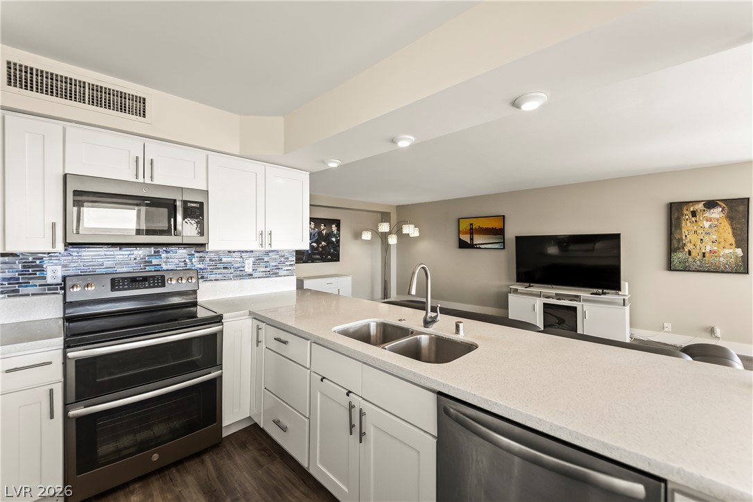 Photo 8 of 62, 3111 Bel Air Drive #21F