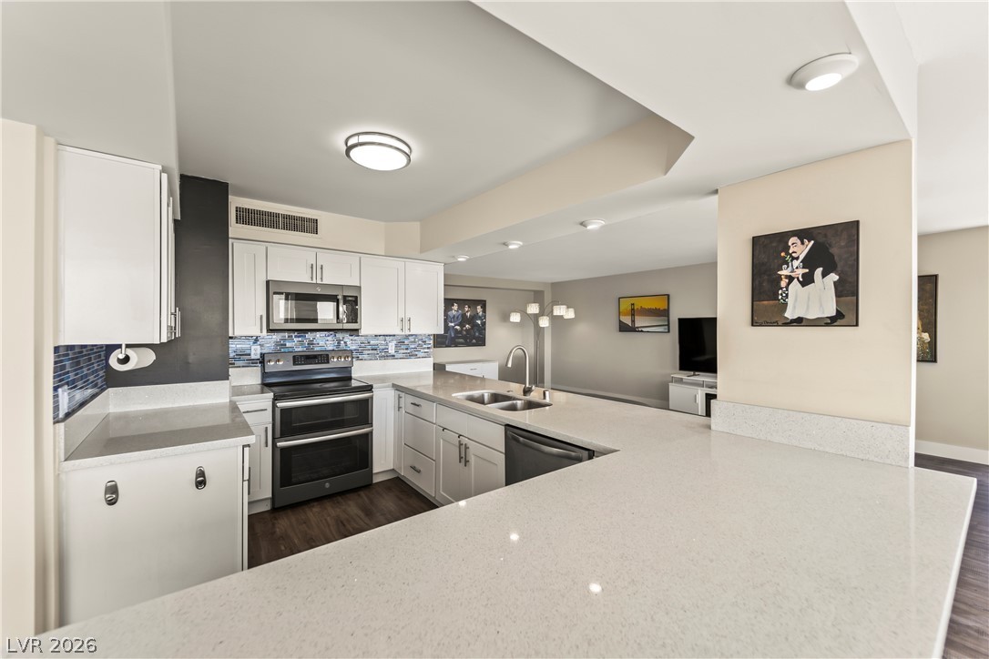 Photo 10 of 62, 3111 Bel Air Drive #21F