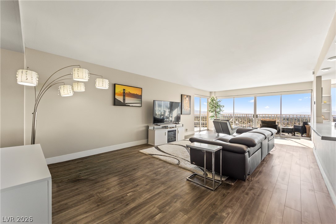 Photo 12 of 62, 3111 Bel Air Drive #21F