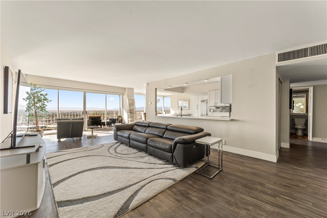 Photo 13 of 62, 3111 Bel Air Drive #21F