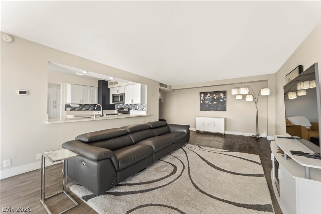 Photo 14 of 62, 3111 Bel Air Drive #21F