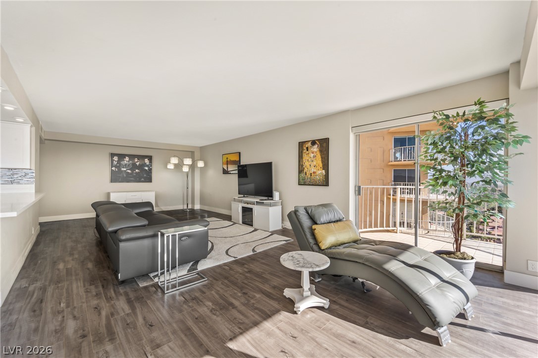 Photo 15 of 62, 3111 Bel Air Drive #21F