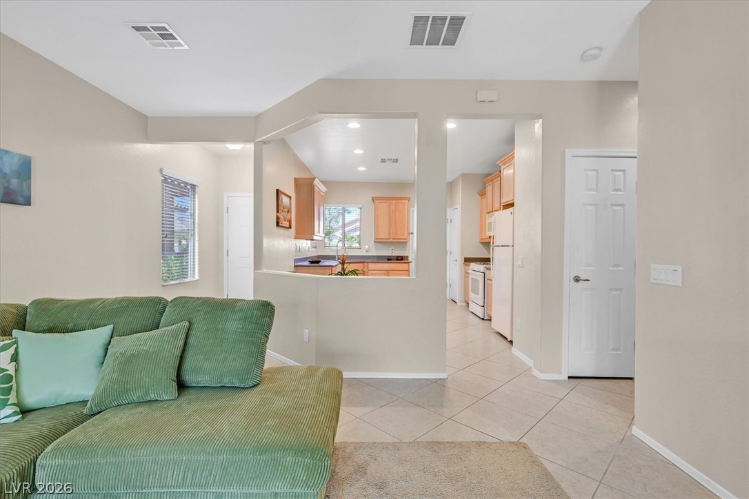 Photo 7 of 41, 6097 FALCONER Avenue