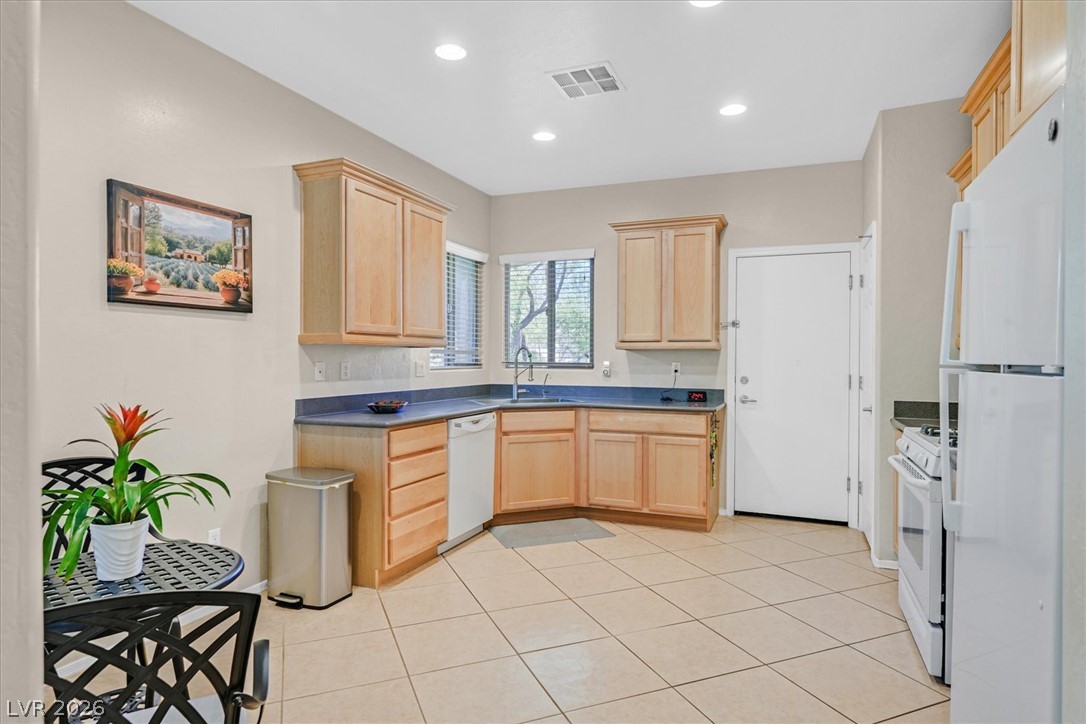 Photo 9 of 41, 6097 FALCONER Avenue