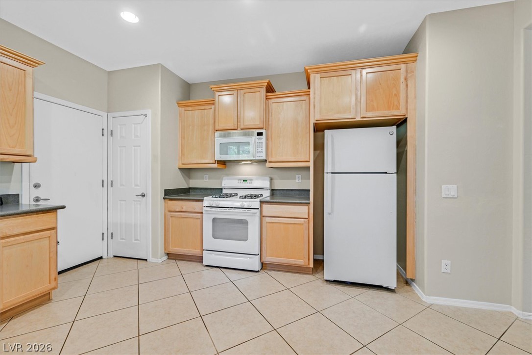 Photo 11 of 41, 6097 FALCONER Avenue
