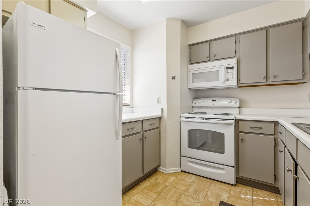 Photo 6 of 32, 2036 Mesquite Lane #303