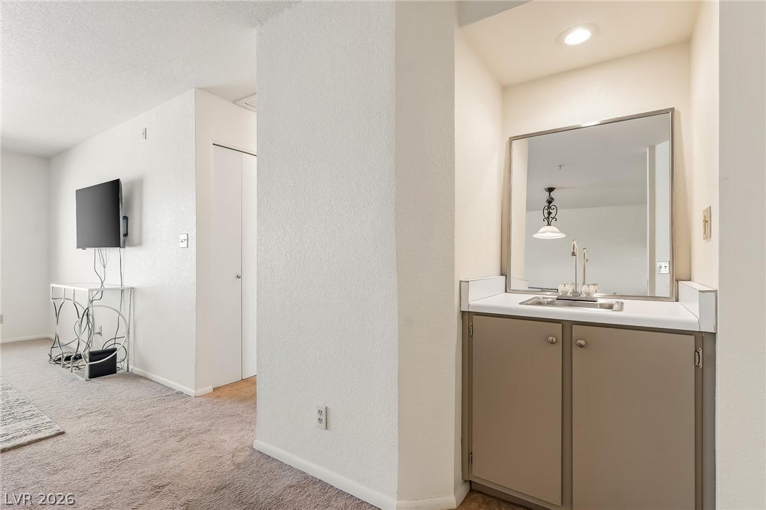 Photo 7 of 32, 2036 Mesquite Lane #303
