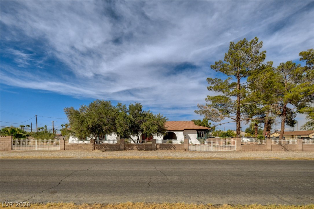 Photo 4 of 1401 Sharon Road