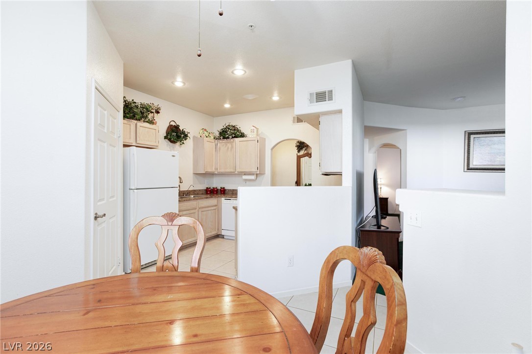 Photo 6 of 37, 6480 Annie Oakley Drive #511