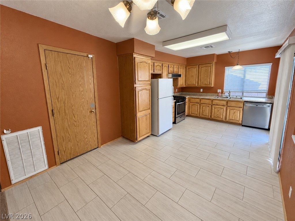 Photo 22 of 27, 325 W Chesapeake Way