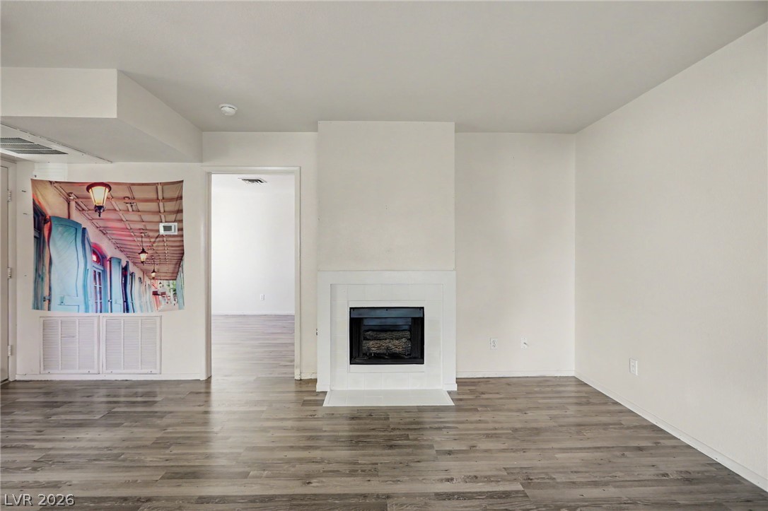 Photo 9 of 30, 4889 S Torrey Pines Drive #201