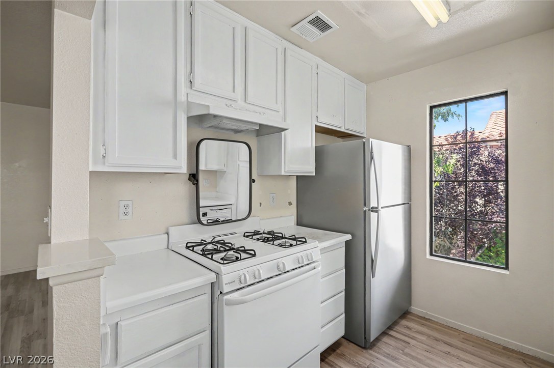 Photo 17 of 30, 4889 S Torrey Pines Drive #201