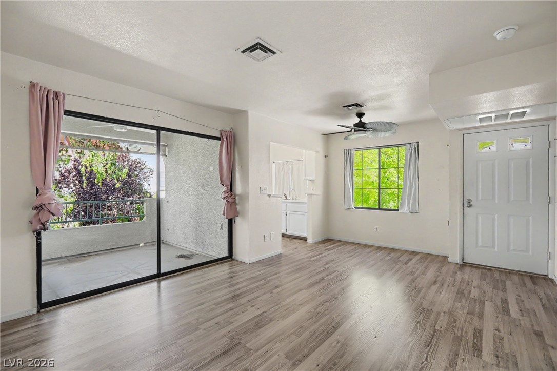 Photo 7 of 30, 4889 S Torrey Pines Drive #201