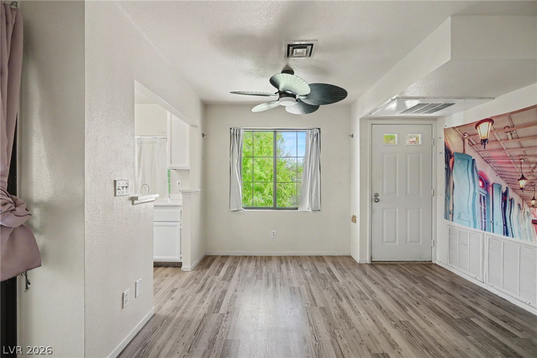 Photo 8 of 30, 4889 S Torrey Pines Drive #201