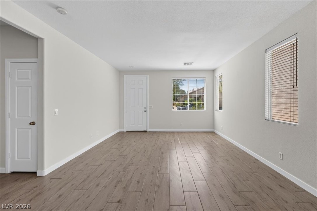 Photo 4 of 9914 Ridge Hill Avenue