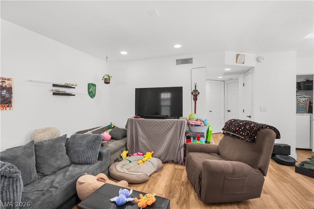 Photo 7 of 20, 2201 Sun Avenue #D