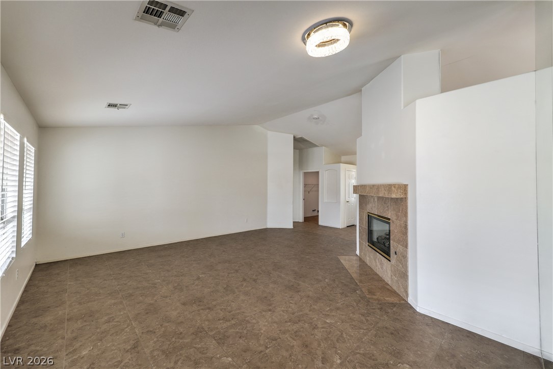 Photo 9 of 43, 6124 Satre Court
