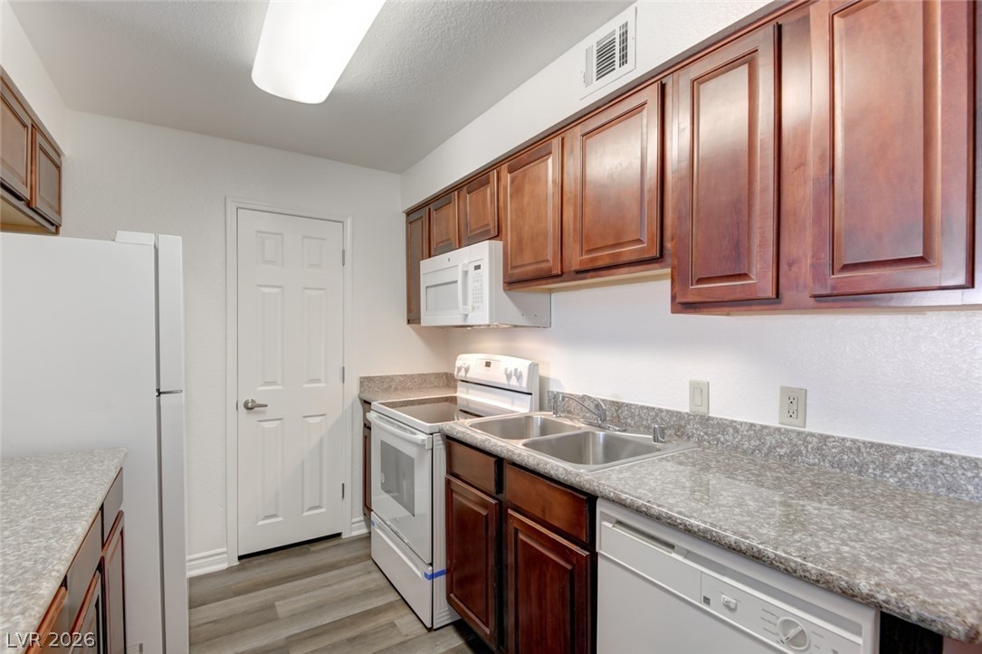 Photo 7 of 15, 2606 S Durango Drive #214