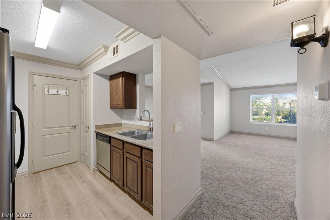 Photo 10 of 44, 1150 N Buffalo Drive #2022