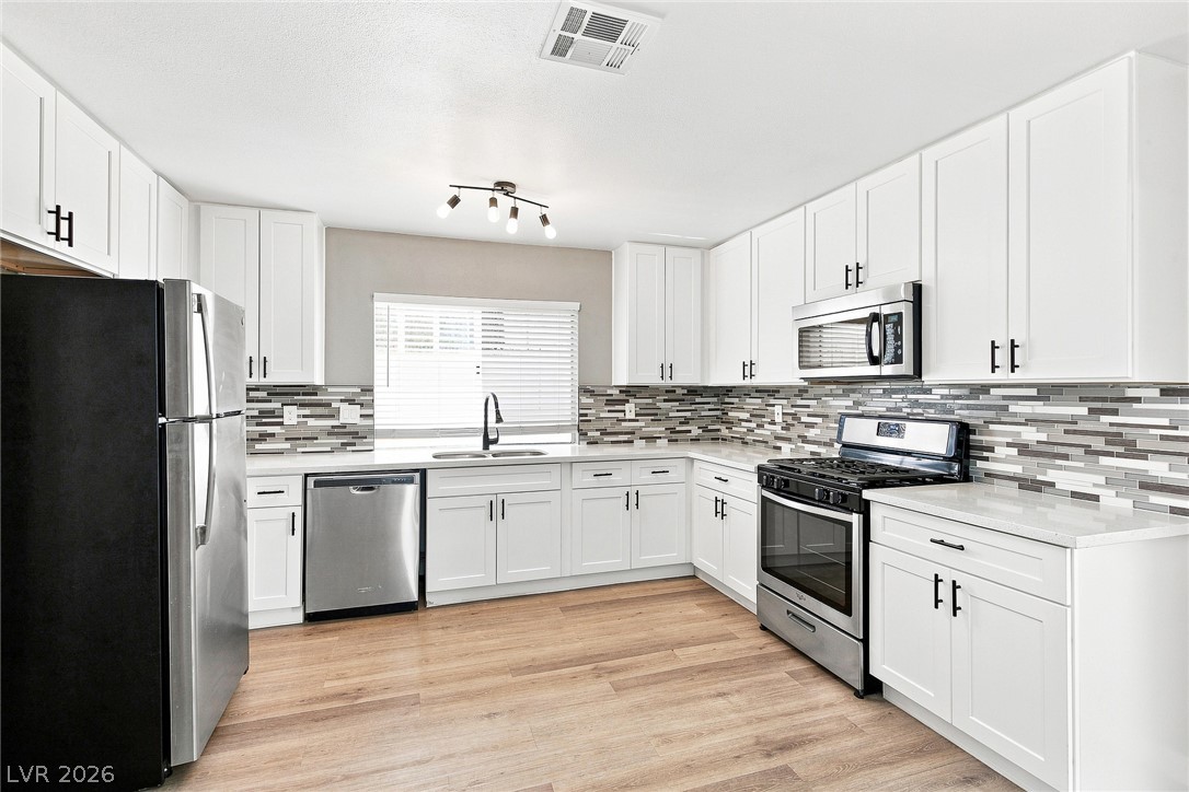Photo 8 of 21, 4005 Ridgewood Avenue
