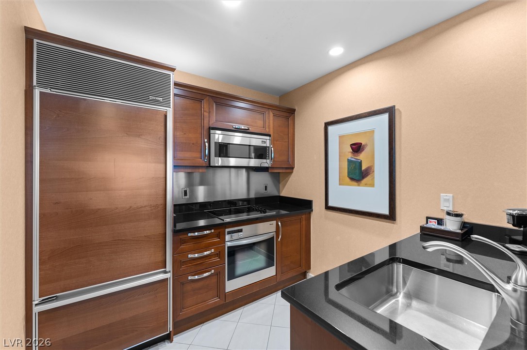 Photo 11 of 34, 135 E Harmon Avenue #2120