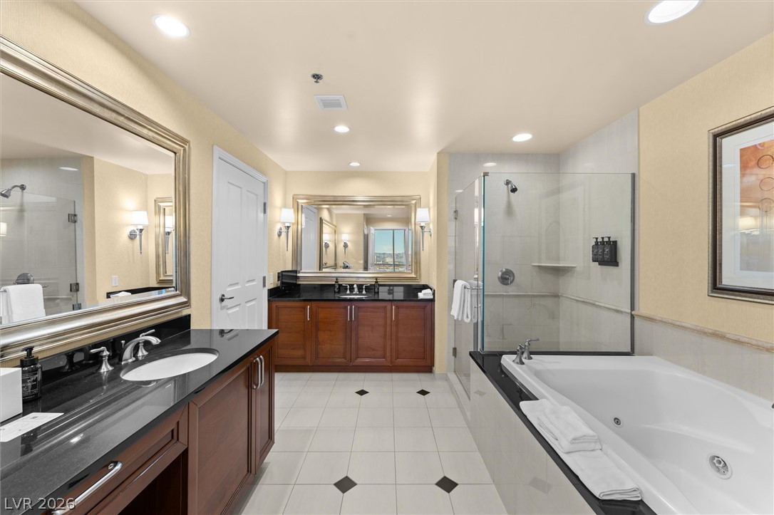Photo 18 of 34, 135 E Harmon Avenue #2120