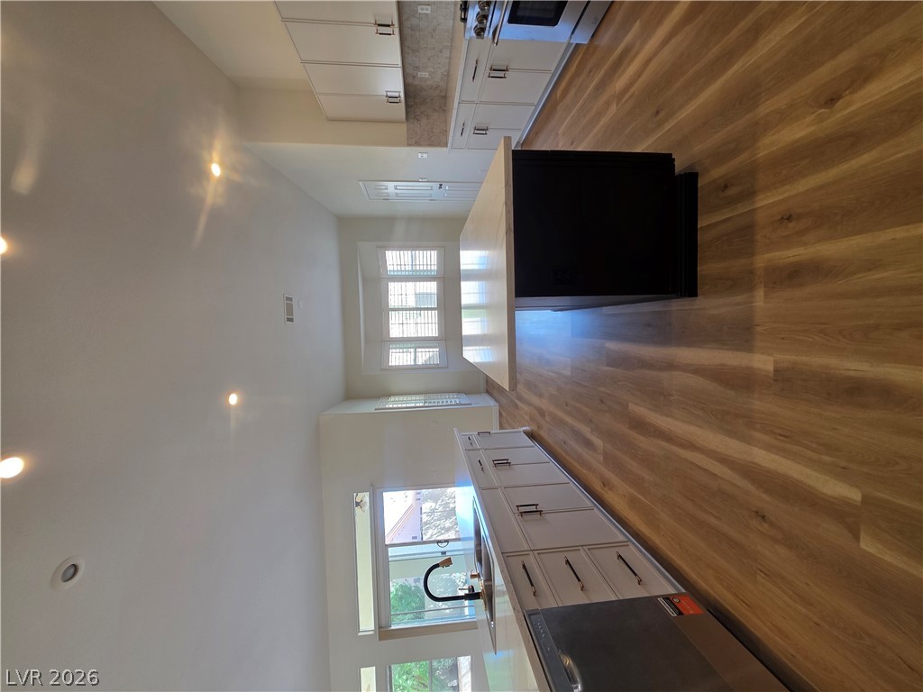 Photo 17 of 61, 7430 Bisonwood Avenue