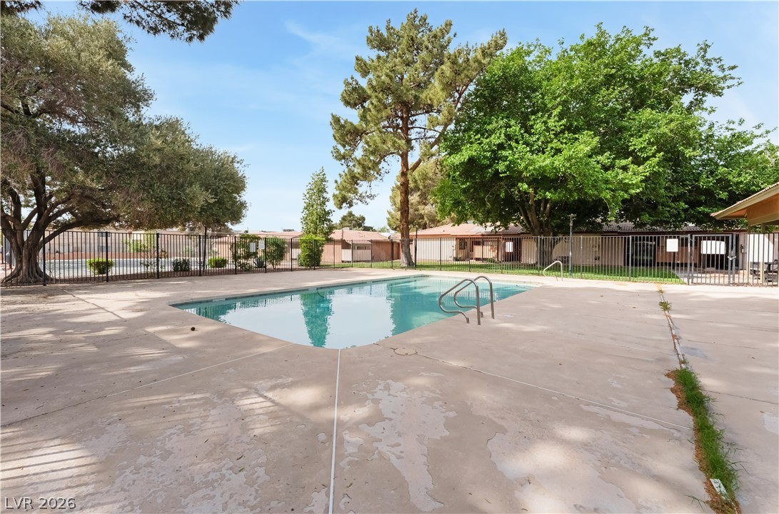 Photo 27 of 30, 413 N Lamb Boulevard #C