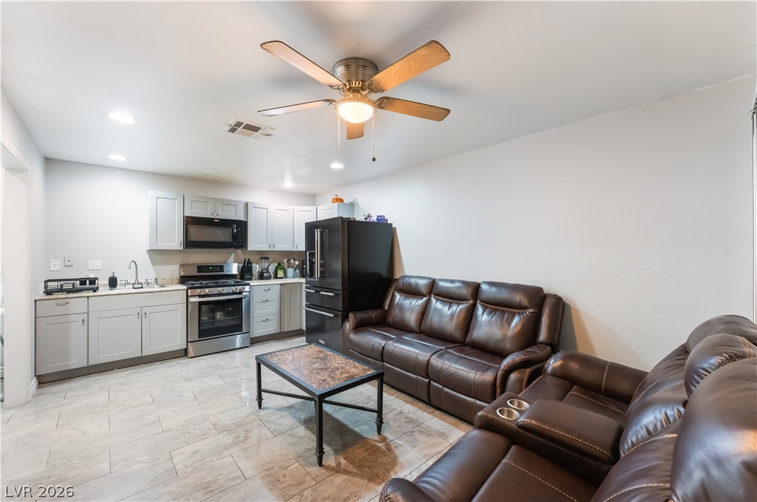 Photo 11 of 30, 413 N Lamb Boulevard #C