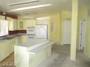 Photo 6 of 39, 3080 W Hardy Lane