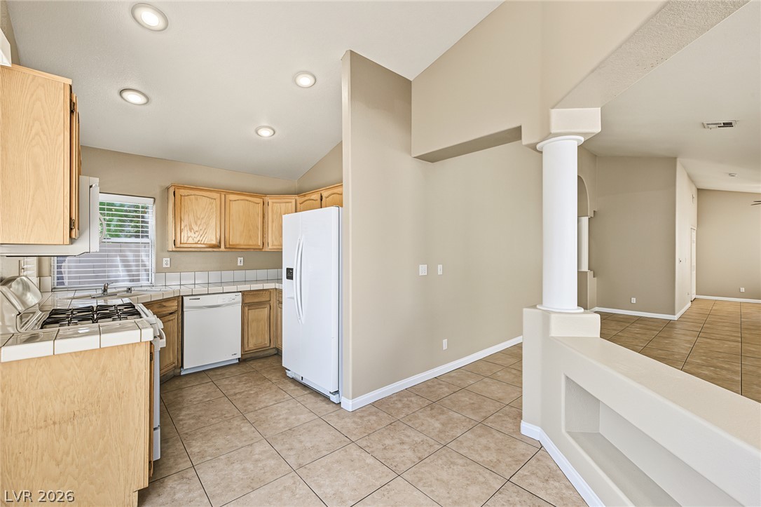 Photo 13 of 35, 1816 Glenwillow Drive