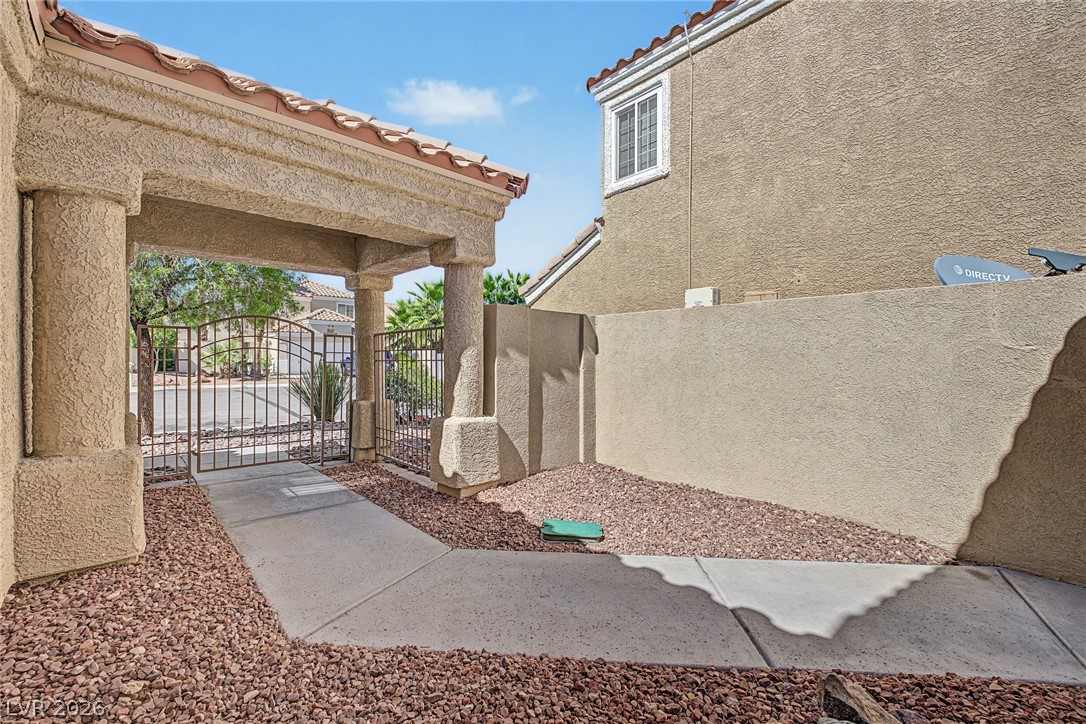 Photo 2 of 1816 Glenwillow Drive