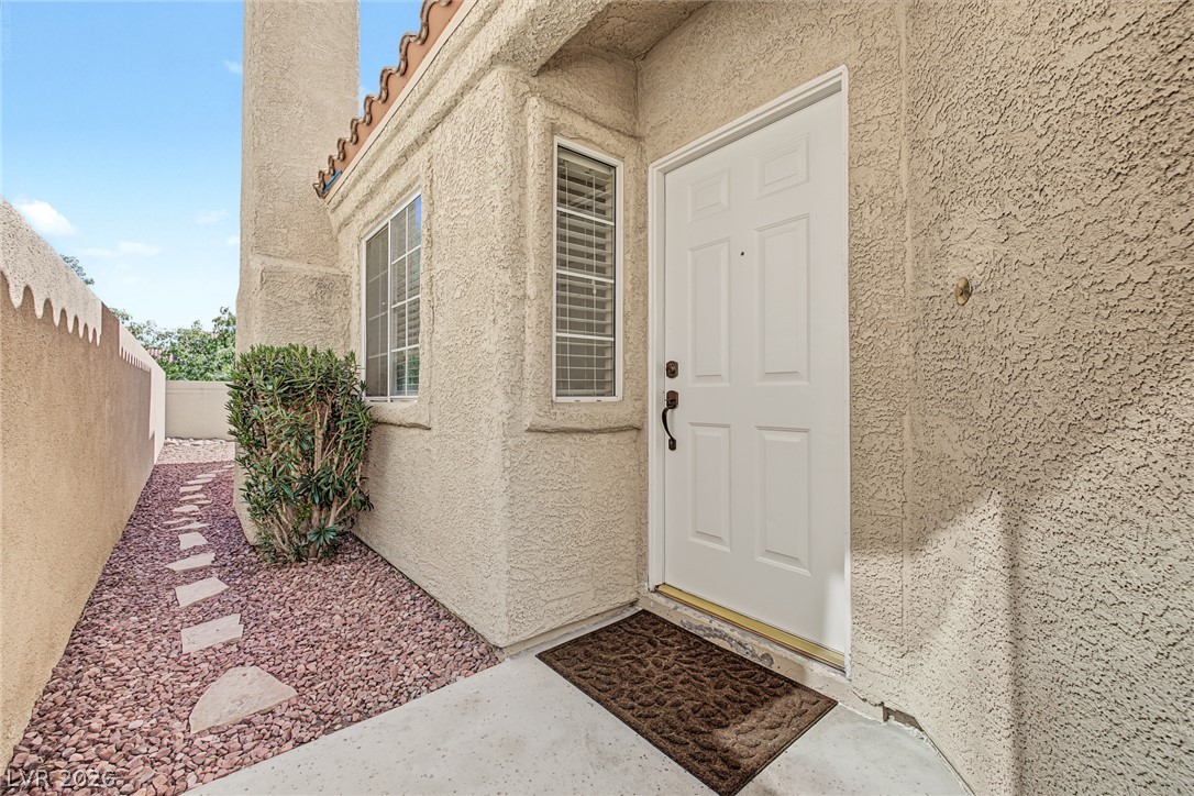 Photo 3 of 1816 Glenwillow Drive