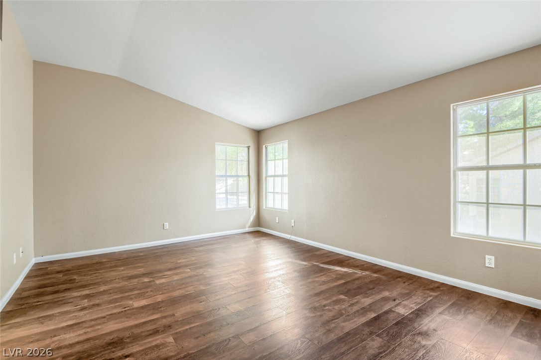 Photo 19 of 55, 4920 Winterset Drive