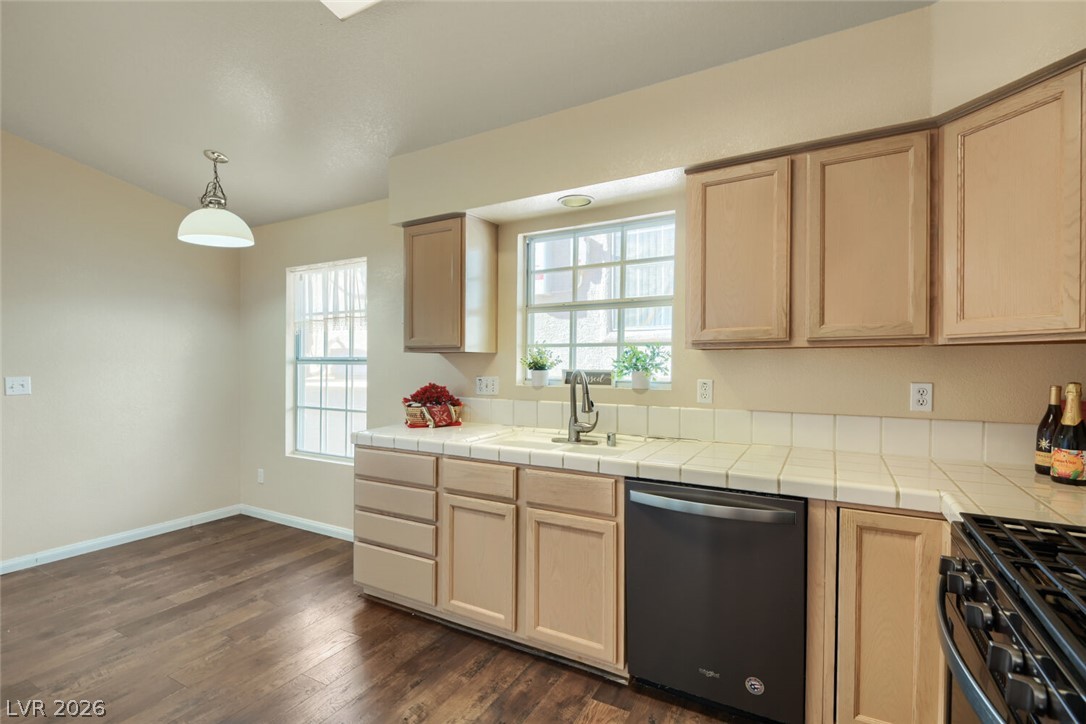 Photo 10 of 55, 4920 Winterset Drive